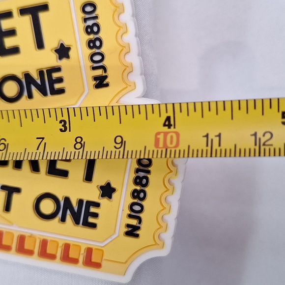 #AEO Pair of Movie luggage tags - Picture 6 of 6